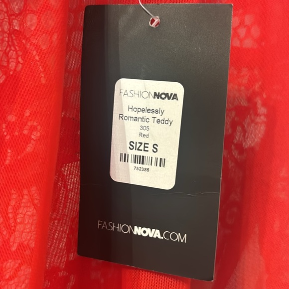 NWT Fashion Nova helplessly romantic teddy size small - Picture 4 of 7